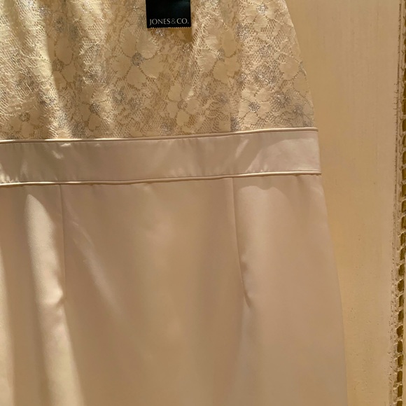 Brand new Jone New York dress in cream color with silver threads . Size : 14 - Picture 16 of 16